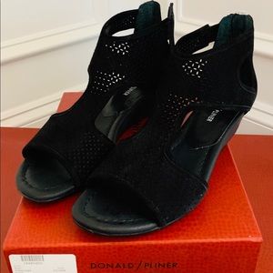 Donald Pliner size 10M ladies wedge. Black suede.